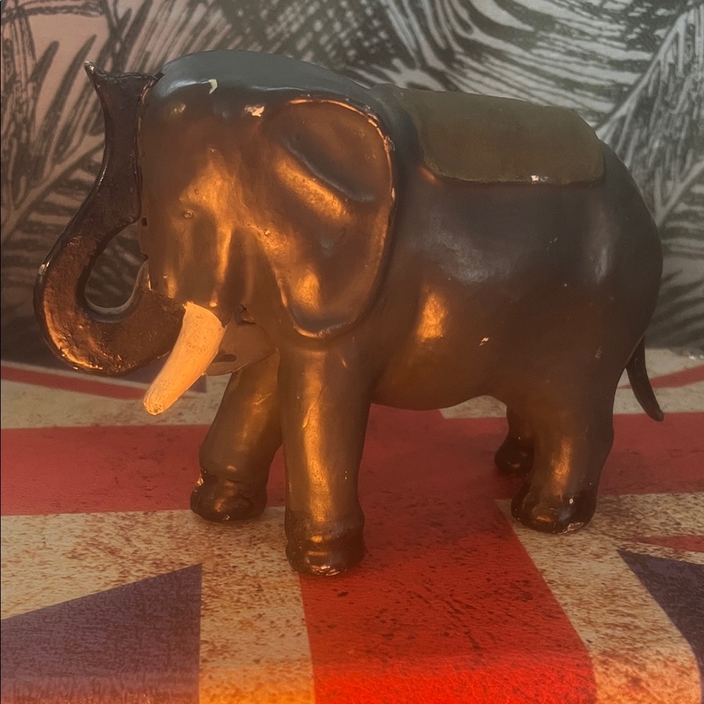 Vintage metal working coin bank Elephant Figurine